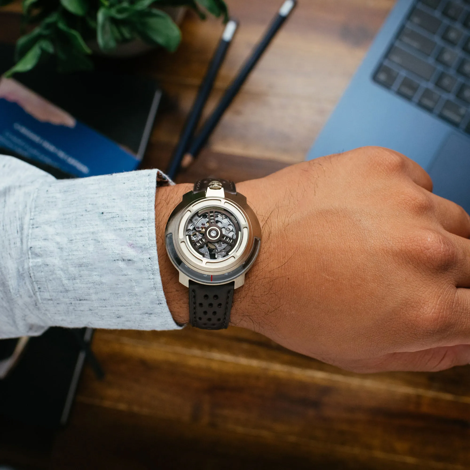 Invertor II Automatic Khaki Coffee