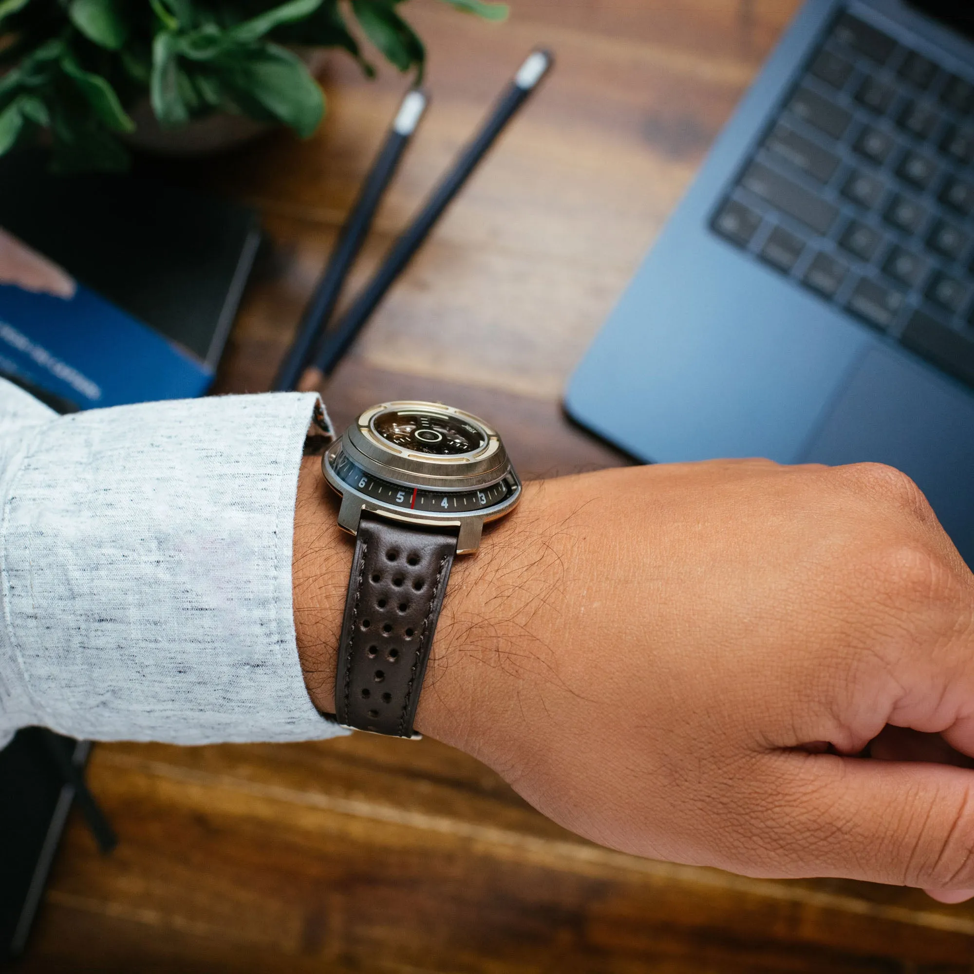 Invertor II Automatic Khaki Coffee