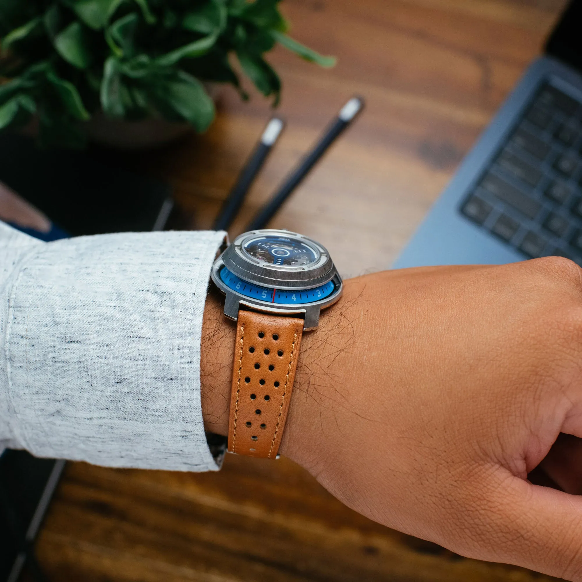 Invertor II Automatic Tan Blue